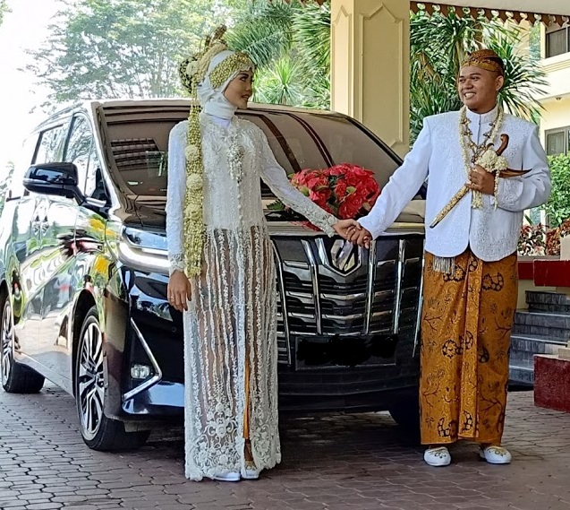 Sewa Mobil Pengantin Surabaya, Rental Mobil Pengantin Surabaya, Wedding Cars Surabaya, Sewa Mobil Wedding Surabaya, Rental Mobil Wedding Surabaya, Sewa Mobil Manten Surabaya